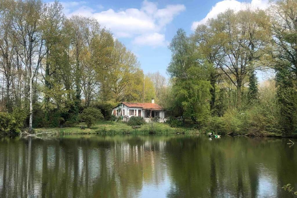 La Petite Maison Au Bord De L'Etang Chirac  المظهر الخارجي الصورة